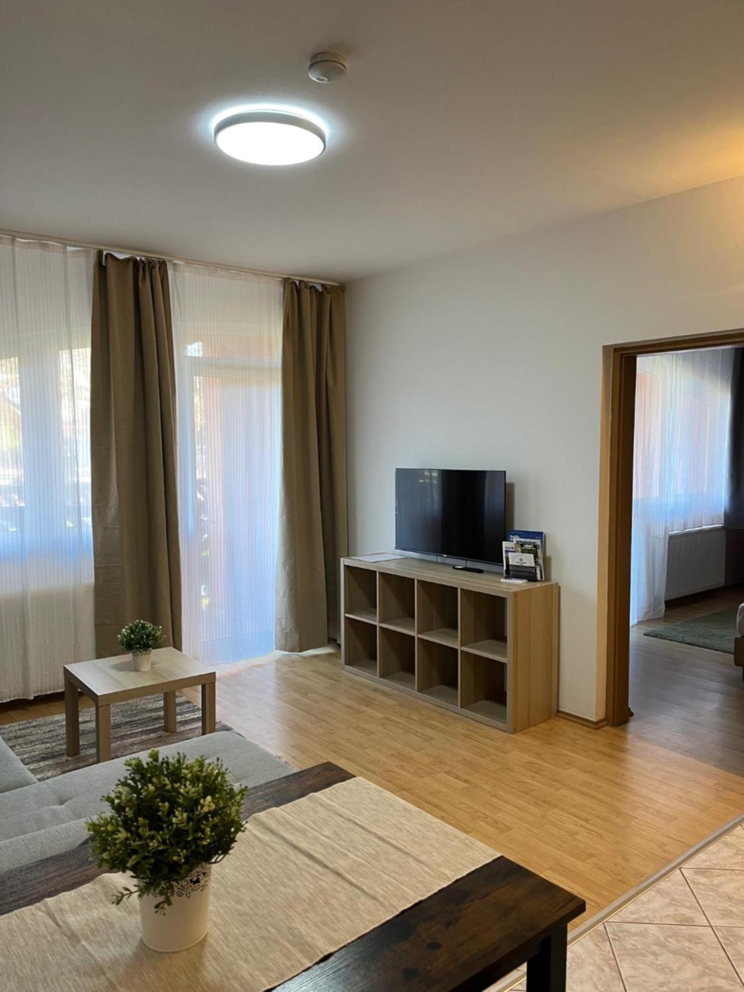 Y Apartman Балатонлелле Экстерьер фото
